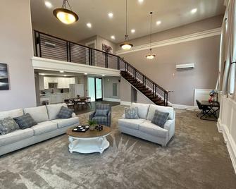 One Zero Five Stay 303 - Barre - Salon
