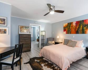 Charming Stay | Prime Location | Strong Wifi - Poughkeepsie - Bedroom