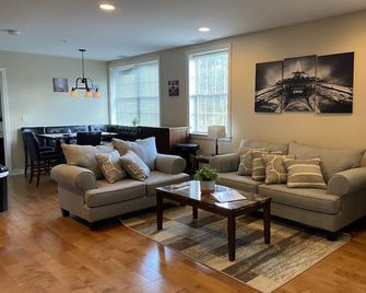 Cozy Apartment with fireplace- Close to Ellicottville Village! - Ellicottville - Sala de estar