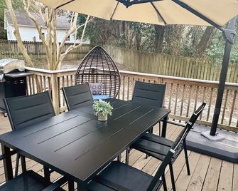 SoPi Cottage - Walk to Town - King Bed - Southern Pines - Patio