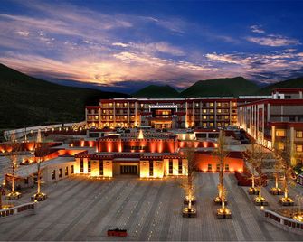Crowne Plaza Yading By IHG - Dêqên - Byggnad