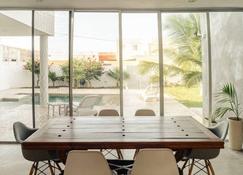 Breathtaking beach Villa, feel the inviting vibe! - Chelem - Dining room