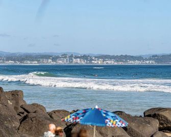Bella Mare Beachside Apartments - Coolangatta - Beach