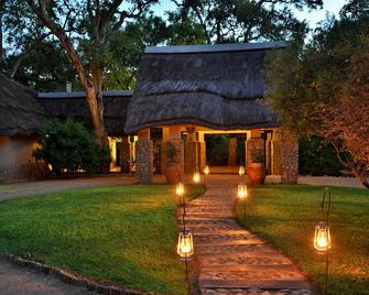 Imbali Safari Lodge - Clare - Building