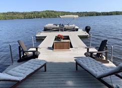 Algonquin Hondoo Island Cottage Rental - South River - Patio