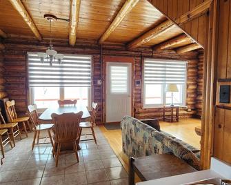 Motel et Chalets Bo-Fleuve Evangeline - Saint-Siméon - Salle à manger