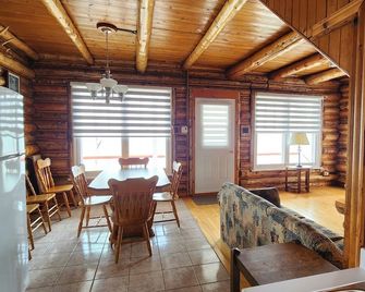 Motel et Chalets Bo-Fleuve Evangeline - Saint-Siméon - Eetruimte