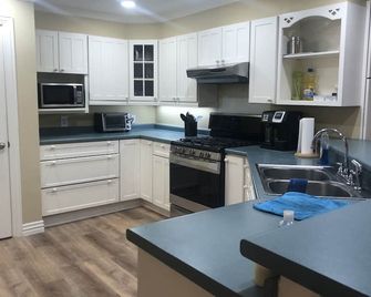 Cozy, comfortable home overlooking Cane River -15 min from downtown Natchitoches - Natchitoches - Cuisine