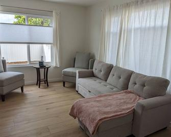 Beautiful house perfect for family vacation - San Diego - Living room