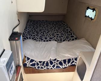 34’ Catamaran Sailboat - Big Coppitt Key - Bedroom