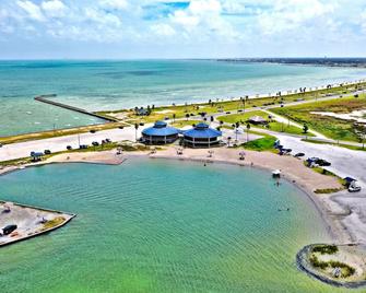 Charming House 1/2 Block from Bay - Fulton - Beach