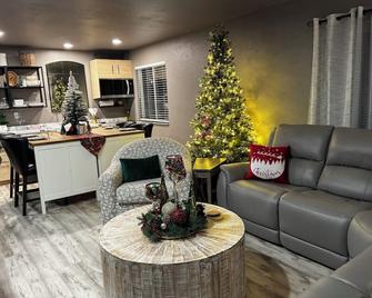 Christmas At Oasis In the City - 2 Bedroom Condo - Grand Junction - Wohnzimmer
