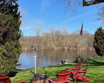 Serene 3-Bdrm Lakehouse - Kendallville - Vista del exterior