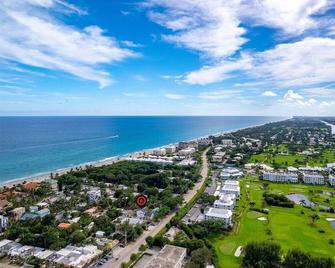 Mins to beach! Recently Remodeled + Putting Green - Boynton Beach - Building