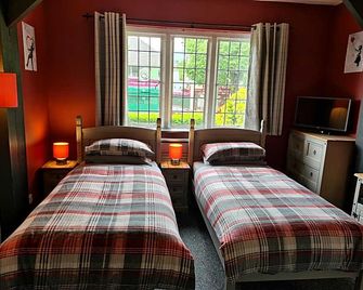 Tudor Lodge Hotel - Nottingham - Bedroom