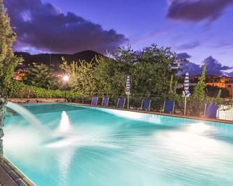 Hotel Vittoria - Ischia - Pool