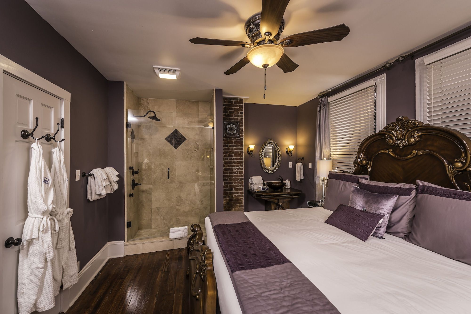 Bedroom view of Carriage Way Inn