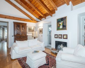 A Casa Nuccia Mansarda by Holiday Solutions - Como