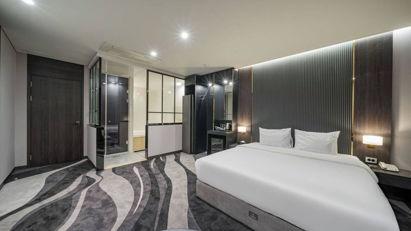 إم بي إن هوتل