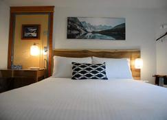 Cozy 1bed/1ba Hotel Room/Ug Parking/Gym - Canmore - Bedroom