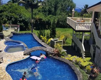 Honomu Place - Honomu - Piscina