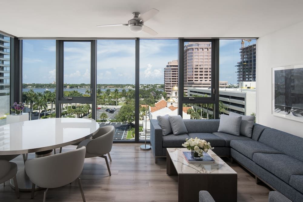 Aka West Palm - West Palm Beach - Living room