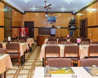 Hotel Nature Heritage - Chitwan - Restaurante