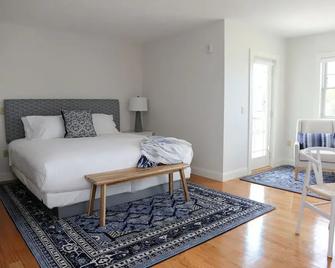 The Sea Breeze Inn - Middletown