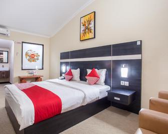 Capital O 887 Green Hill Hotel And Convention Center - Jember - Спальня