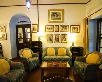 Welcomheritage Connaught House - Mount Abu - Living room