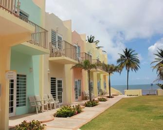 Hotel Lucia Beach - Yabucoa - Edificio