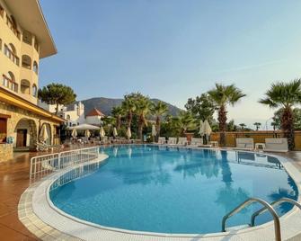 Fortuna Beach Hotel - Icmeler - Uima-allas