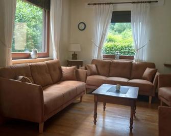 Cozy Holiday Home in Hellenthal Eifel With Garden - Hellenthal - Living room