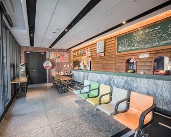 Traveller Inn TieHua Cultural and Creative Hotel - Taitung City - Lễ tân