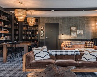 Hunter Lodge, a Bluebird by Lark - Hunter - Lounge