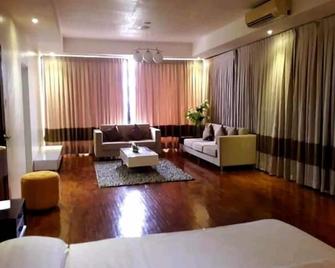 Canoy's Canyon Apartelle in Dalaguete Cebu - Dalaguete - Lounge