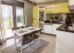 Bmk Suites Apartments - Antalya - Dining room