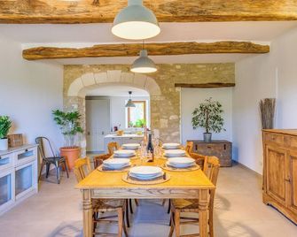 Mas style house in Bonnieux, Luberon, spectacular view, calm, heated pool - Bonnieux - Essbereich