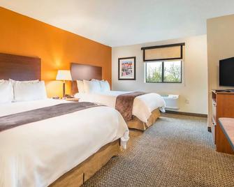 Your Home Base for Zion: Full Kitchen, Pet-Friendly, Pool! - Hurricane - Bedroom