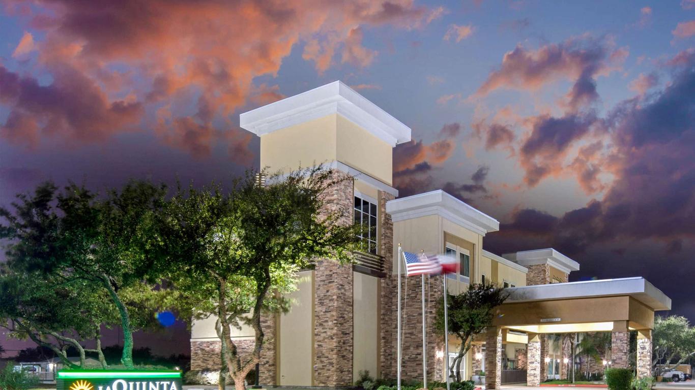 La Quinta Inn & Suites by Wyndham Rockport Fulton