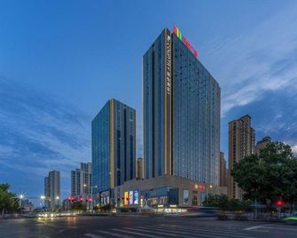 Country Inn & Suites by Radisson Xiangyang Hangkong Road Minfa Plaza - Xiangyang - Edificio
