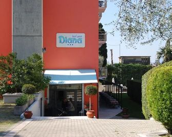 黛安娜 - 馬爾切西涅 - 馬爾切斯奈