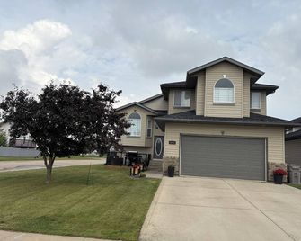 Modern 2 bedroom basement suite - Grande Prairie - Building