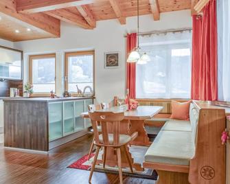 Idyllic apartment, terrace and mountain view - Sankt Jakob in Haus - Jídelna