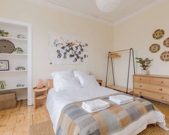 Edinburgh Castle Views! Stylish 2bd Flat, Sleeps 4 - אדינבורו - חדר שינה