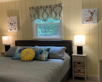 Pocono Cabin Big Bass Lake Resort Ski, Indoor Pool - Gouldsboro - Bedroom