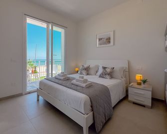 Fronte Mare con Parcheggio by Host Hero - Civitanova Marche - Bedroom