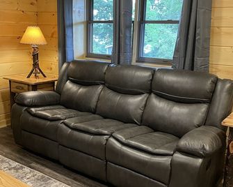 Dock, Hot Tub, Lakefront, Play Set, Large yard - McHenry - Sala de estar