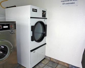 Motel 6 Portland Mall 205 - Portland - Laundry facility