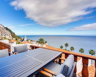 Bright Catalina Island Condo w/ Ocean Views! - Avalon - Balcony